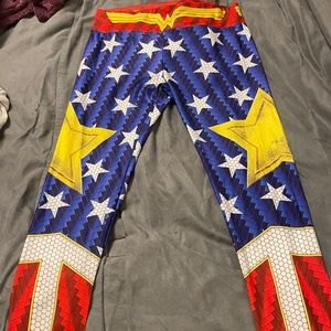 Leggings store Wonder Woman leggings